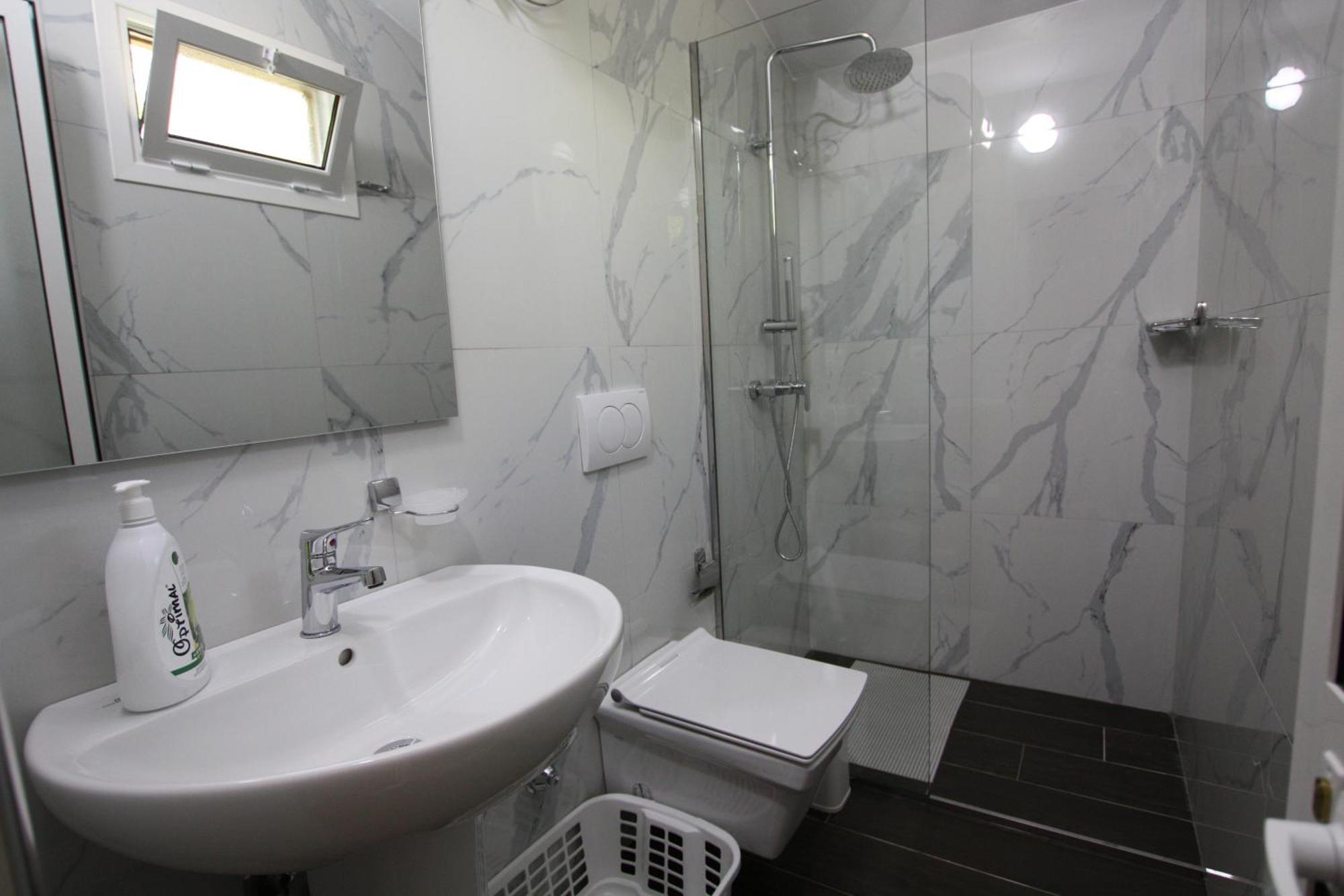 Lugina E Shengjergjit ,Bujtinat Villa Tirana Bagian luar foto